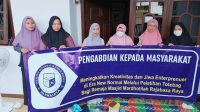 Dosen Darmajaya Berikan Pelatihan Totebag kepada Anggota Risma Masjid Mardotilah Rajabasa