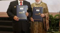 Dinilai Berprestasi, Arinal dan Riana Diganjar Penghargaan