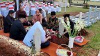 Hasto dan Pimpinan PDIP Ziarah ke Makam Tjahjo Kumolo