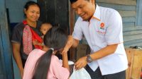 PKS Salurkan Paket Bantuan Perlengkapan Sekolah Kepada Warga yang Kurang Mampu