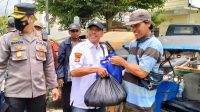 Polres Lamtim Bersama Mahasiswa, LSM Dan Elemen Masyarakat Bagikan Ratusan Paket Sembako