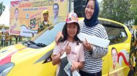 Guru Honorer Lamteng Dapat Mobil Jalan Sehat Golkar