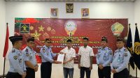 Ikuti Program Pembinaan, 2 Napi Lapas Way Kanan Terima Remisi Natal