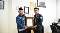 Presiden BEM IIB Darmajaya Raih Penghargaan Tokoh Muda Inspiratif Peduli Pendidikan