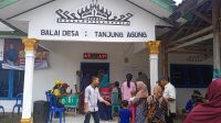 Jemput Bola, Disdukcapil Pesawaran Kunjungi Desa Tanjung Agung