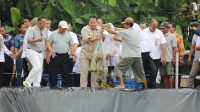 Gubernur Panen Perdana Udang Vaname Air Tawar