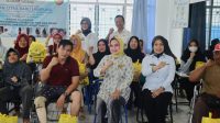 Riana Sari Serahkan Bantuan Sosial Kepada Penyandang Disabilitas