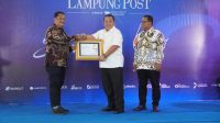 Gubernur Arinal Terima Penghargaan Lampung Post Award 2023 