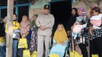 Gubernur Beri Bantuan Paket Sembako dan Kursi Roda ke Warga Desa Muara Bakauheni