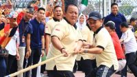 Meriahkan HUT ke-78 RI, Gubernur Ikuti Senam Bersama dan Tarik Tambang