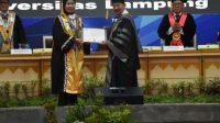 Herman HN Dapat Gelar Doktor HC dari Unila