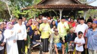 Gubernur Berikan Bansos di Tulang Bawang Barat