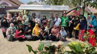 Ajak Warga Kedaung Peduli Lingkungan, PLN Nusantara Power Beri Bantuan Demplot Bank Sampah