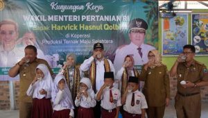 Gubernur Dampingi Wamentan Kunjungi Koperasi Produksi Ternak