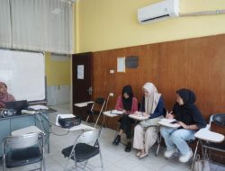 UPT Bahasa Unila Gelar Kelas Duolingo