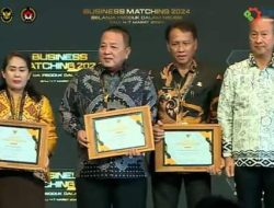Gubernur Raih Penghargaan dari Menteri Perindustrian RI
