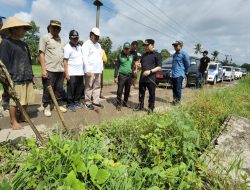 Cek Jalan Rusak, Pj Bupati Pringsewu Langsung Cari Solusi