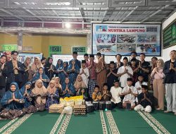 Mahasiswa Darmajaya Antusias Bagikan Nasi Kotak dari Yayasan Alfian Husin