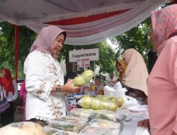 Rektor Kunjungi Bazar Ramadan Darma Wanita Unila