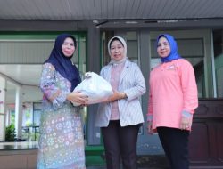 Rektor Unila Lepas Rombongan DWP Bakti Sosial di Rajabasa