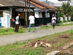 Tim Bandar Lampung Bahagia Bersihkan Lingkungan Sukarame Harapan Jaya