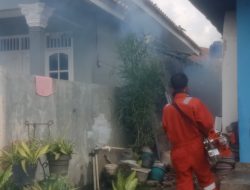 Relawan Lampung Bahagia Iqbal Ardiansyah Fogging Gratis di Kampung Baru
