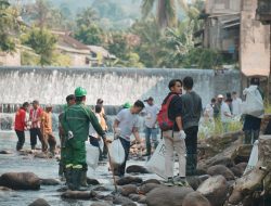 PLN NP UP Bandarlampung Gelar River Clean Up Bersama DLH dan Masyarakat Bandarlampung