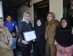 Rektor Serahkan 148 Beasiswa PMPAP ke Mahasiswa Berprestasi