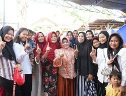 Kampanye di Wayhalim, Reihana Singgung Beras Bantuan Dibranding Seolah Bantuan Pribadi