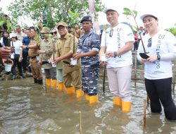 Pj. Gubernur Tanam Mangrove Bersama Brigif 4 Marinir