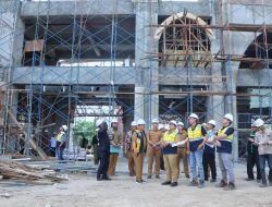 Pj. Gubernur Tinjau Renovasi Stadion Pahoman dan Masjid Raya Al-Bakrie Saburai