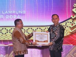 Terima Anugrah Menuju Informatif, Komitmen Wujudkan Pemerintah Lambar Terbuka