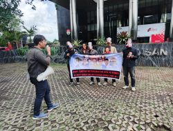 Aksi di KPK, FML Desak Usut Tuntas Kasus Korupsi Dana CSR BI