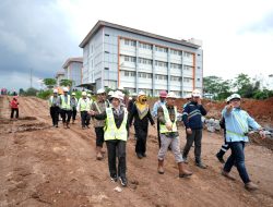 Sekjen Kemendikti Tinjau Progres Pembangunan RSPTN Unila