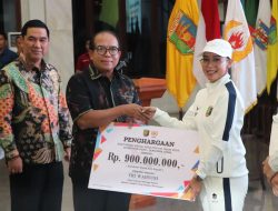 Pj. Gubernur Serahkan Penghargaan Kepada Peraih Medali PON XXI Aceh-Sumut