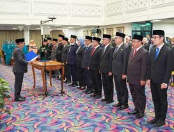 Pj. Gubernur Lantik 12 Pejabat Eselon II