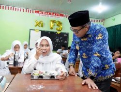 Tinjau Program MBG, Pj. Gubernur Dukung Generasi Sehat dan Cerdas