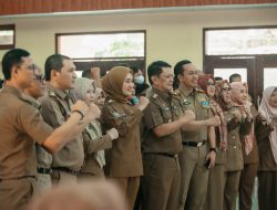 Gubernur Larang Penahanan Ijazah, Pemotongan PIP, dan Pembatasan Study Tour, Bupati Lambar Langsung Eksekusi