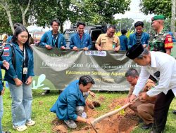 Mahasiswa KKN Unila Bagikan dan Tanam Ribuan Bibit Tanaman Produktif