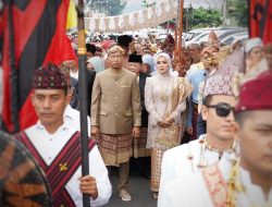 Adat Ngantak Gubernur Buka Belangan Tandai Gubernur Resmi Tempati Mahan Agung