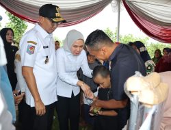 Gubernur Tinjau Pasar Murah dan Salurkan Bansos di Pringsewu
