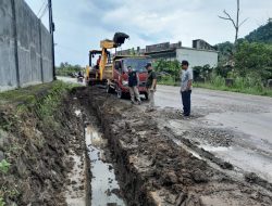 Walikota Eva Kembali Instruksikan Dinas PU Turunkan Alat Berat di Wilayah Terdampak Banjir