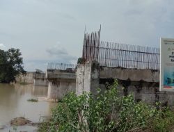 Aleg PKS Dapil Lamtim Inspeksi Lokasi Jembatan Kali Bungur, Desak Pembangunan Segera Dilanjutkan