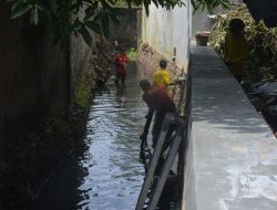 Satgas Pemkot Bandar Lampung Tertibkan Puluhan Bangunan di Atas Saluran Air