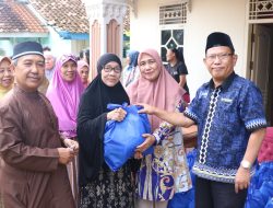 Sinergi Kampus dan Masyarakat, IIB Darmajaya Berbagi Bingkisan Lebaran