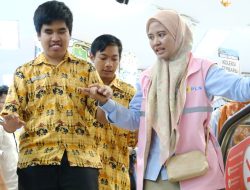 Berbagi Kebahagiaan, PLN Nusantara Power Ajak Puluhan Anak Disabilitas Belanja Baju Lebaran