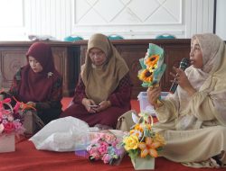 DWP Unila Gelar Pelatihan Buket Bunga dari Kawat Berbulu