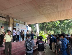 Ratusan Mahasiswa Seruduk Rektorat Unila Terkait Meninggalnya Pratama Wijaya