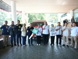 BSI Serahkan Satu Unit Mobil Hiace kepada Unila