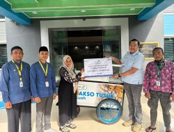 PLN Nusantara Power UP Bandar Lampung Bersama DT Peduli Lampung Salurkan Bantuan Gerobak untuk Dukung Pemberdayaan Ekonomi Masyarakat